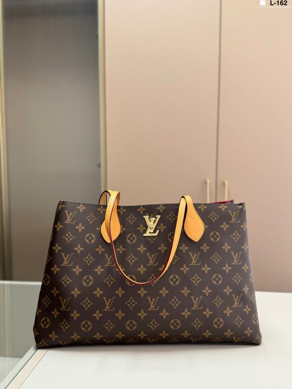 Louis new arrival tote bag size: 43.13.27 cm