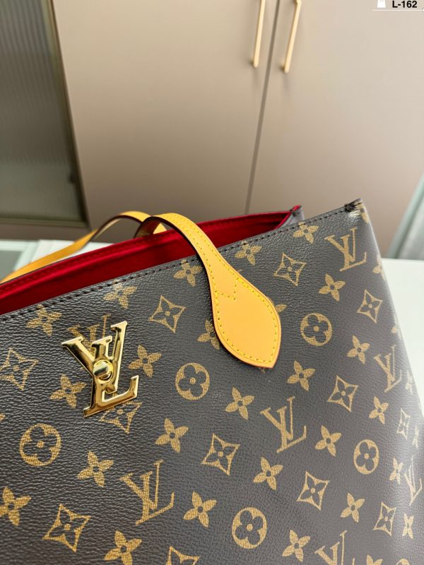 Louis new arrival tote bag size: 43.13.27 cm