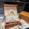 Louis new arrival Onthego East West bag size: 25.14cm
