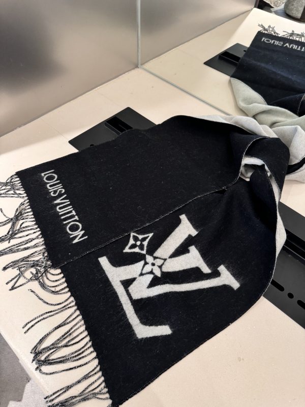 Louis new arrival scarf size: 192*30 cm 003