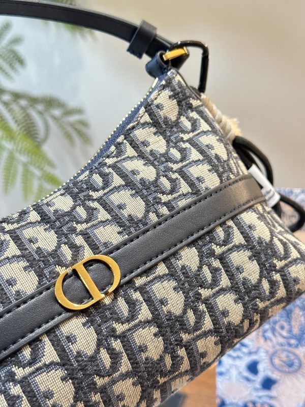 D 2025 new arrilval hobo bag size: 23 cm