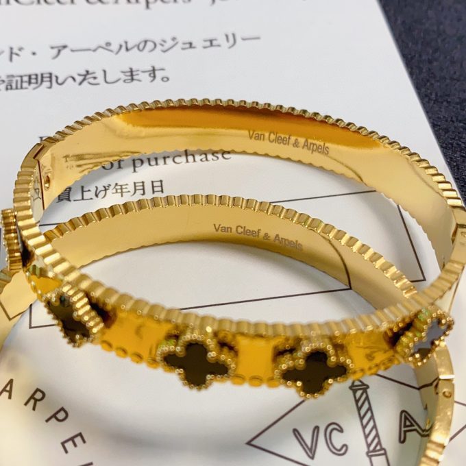 Van Classic Arrival bracelet - Image 3