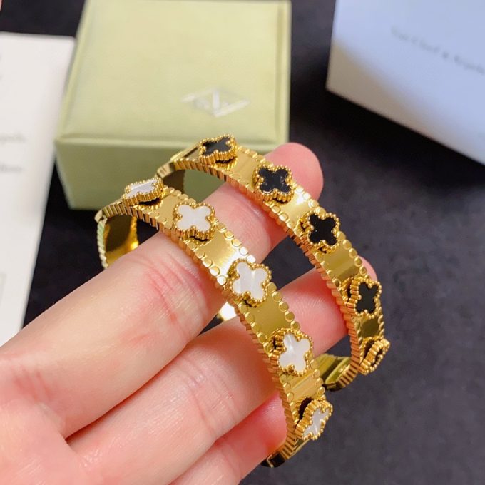 Van Classic Arrival bracelet - Image 8
