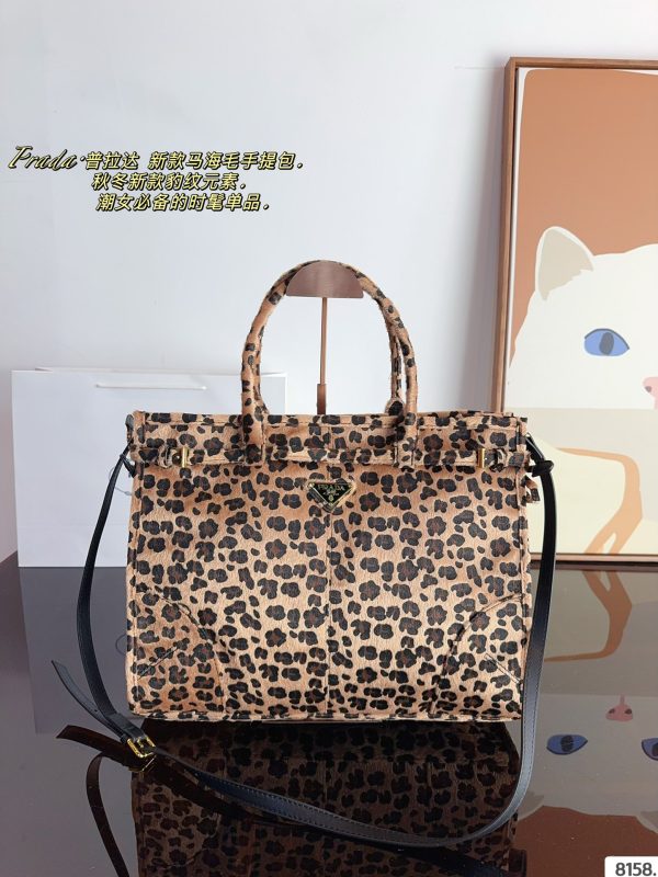 Pra new arrival tote bag size：38*12*29cm
