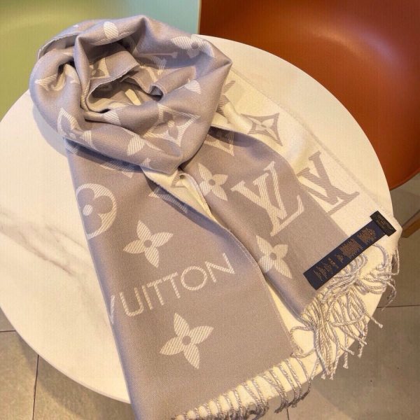 Louis Essential new arrival scarf size: 186*34 cm