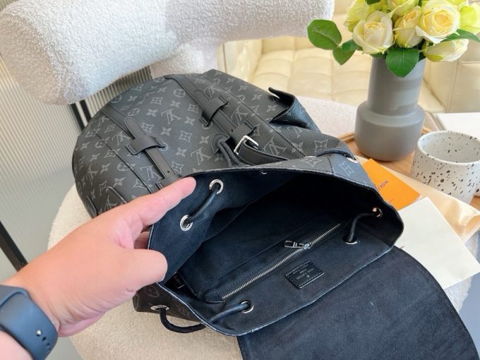 Louis new arrival men backpack bag 003 size: 31*15*45 cm - Image 12