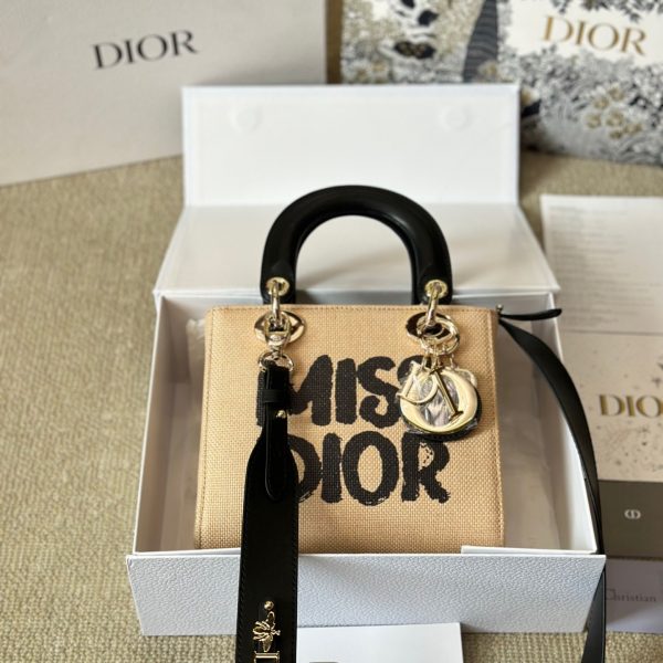 D new arrival lady bag size: 20*18 cm