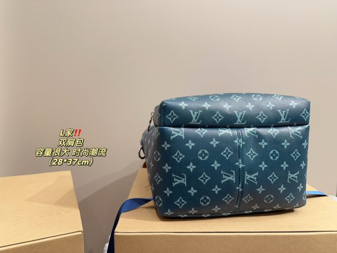 Louis new arrival men backpack bag size;28* 37 cm - Image 3