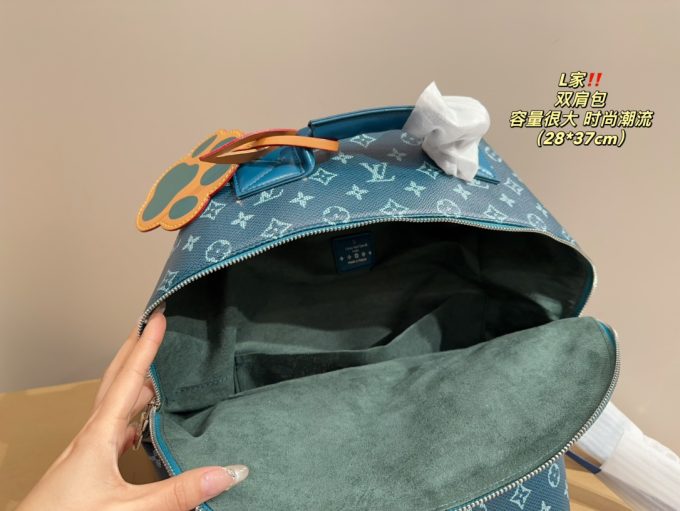 Louis new arrival men backpack bag size;28* 37 cm - Image 6
