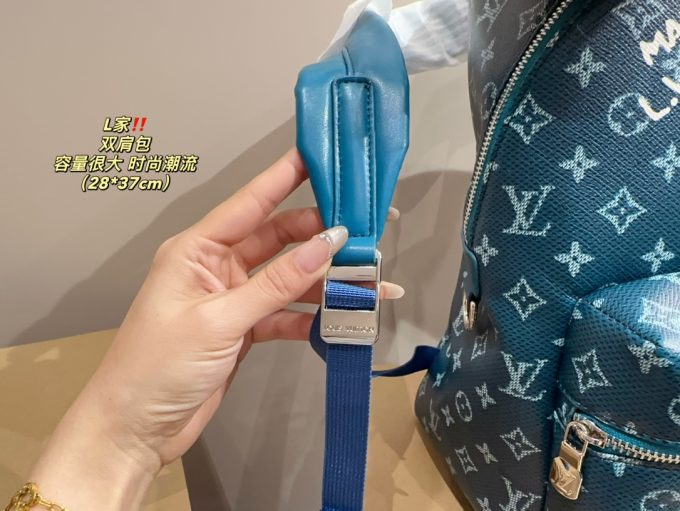 Louis new arrival men backpack bag size;28* 37 cm - Image 5