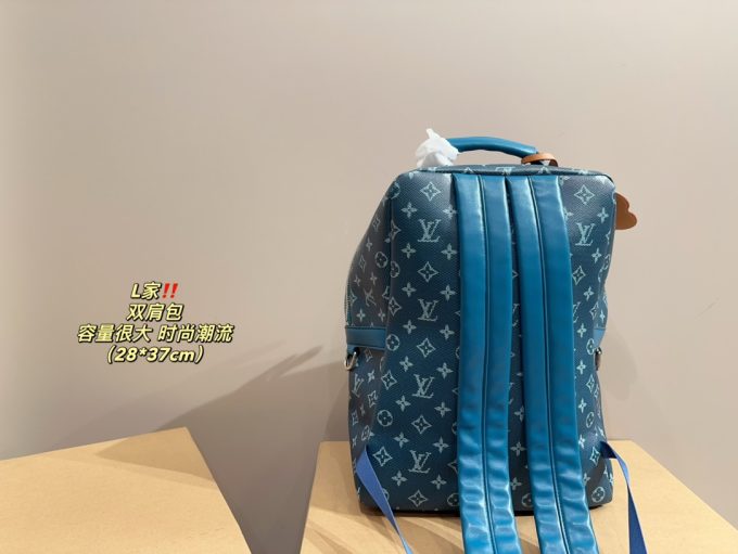 Louis new arrival men backpack bag size;28* 37 cm - Image 9