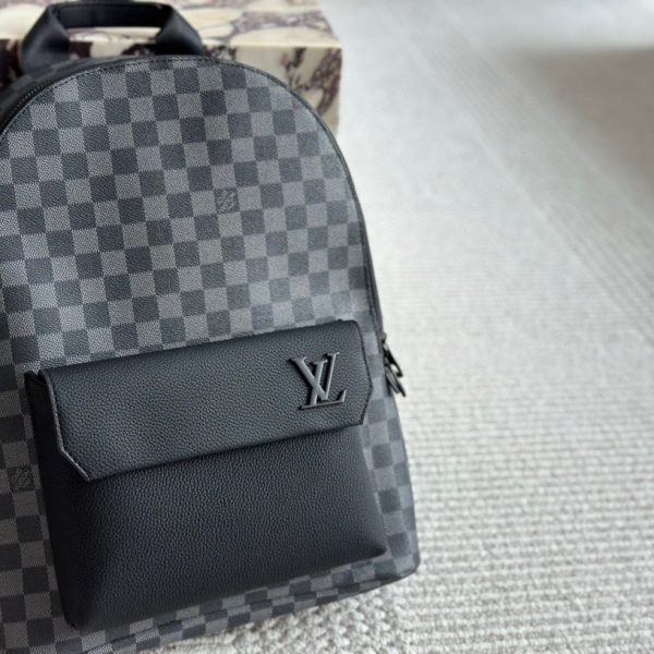 Louis new arrival men backpack bag 008 size :36*28cm