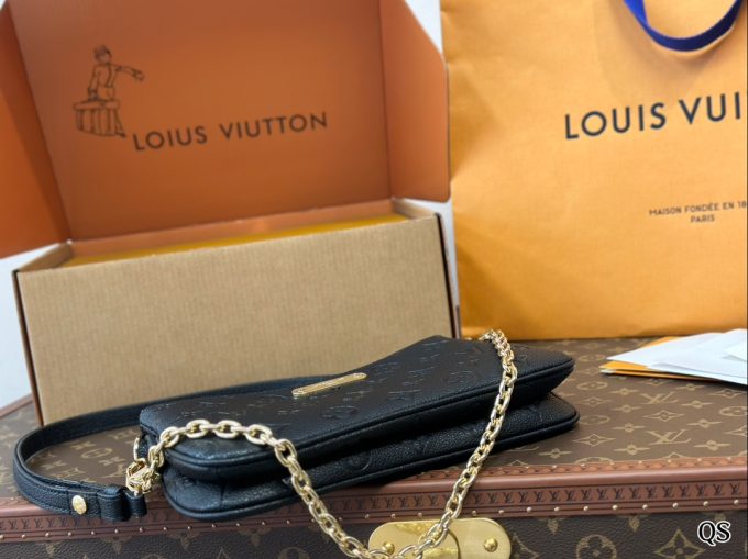 Louis new arrival hobo pochette bag size: 24*11 cm - Image 9