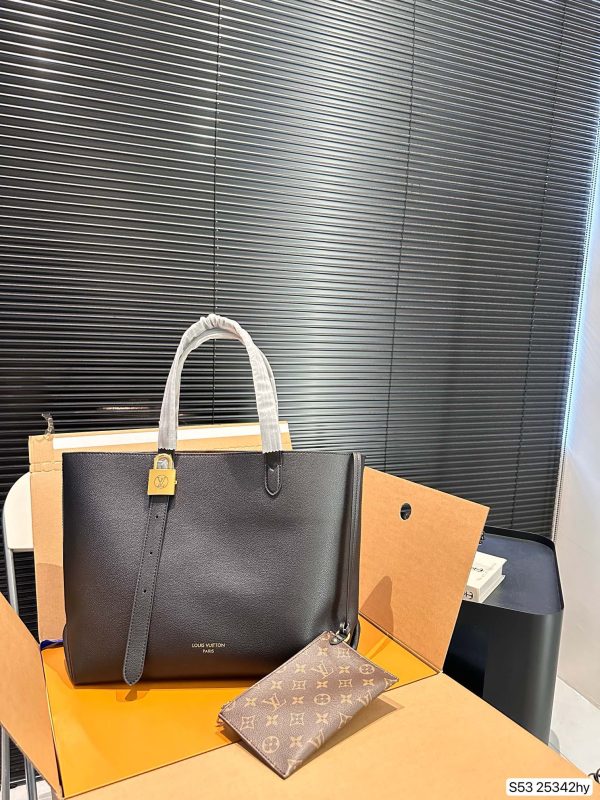 Louis new arrival lock hobo tote bag size；47 * 31 cm