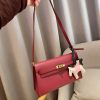 Her Kelly elan hobo bag size: 25*15*7 cm