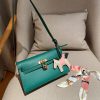 Her Kelly elan hobo bag size: 25*15*7 cm