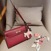 Her Kelly elan hobo bag size: 25*15*7 cm