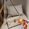 Her Kelly elan hobo bag size: 25*15*7 cm