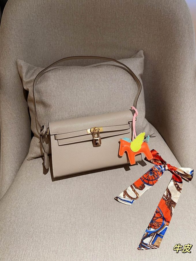 Her Kelly elan hobo bag size: 25*15*7 cm - Image 7