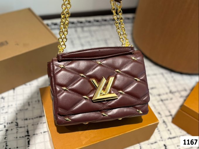 Louis new arrival bag 002 size： 22*13 cm