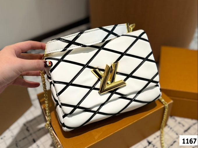 Louis new arrival Twist bag size: 22*13 cm - Image 9