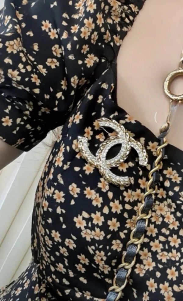 Cc brooch 0073