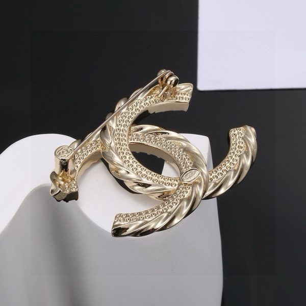 Cc brooch 0073