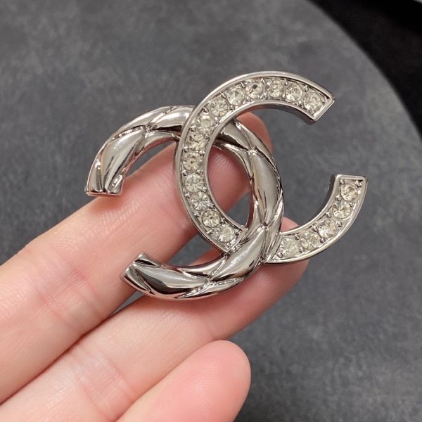 Cc brooch 0070