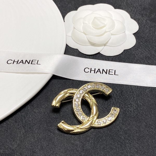 Cc brooch 0070