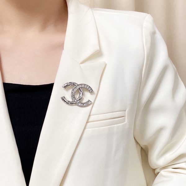 Cc brooch 0070
