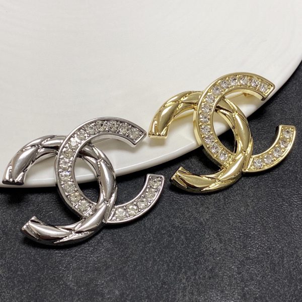 Cc brooch 0070