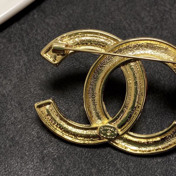 Cc brooch 0070