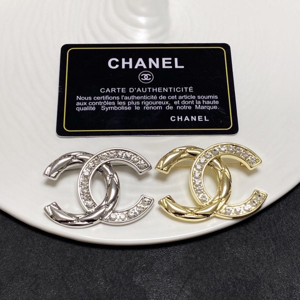 Cc brooch 0070