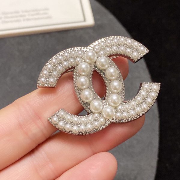Cc brooch 0071