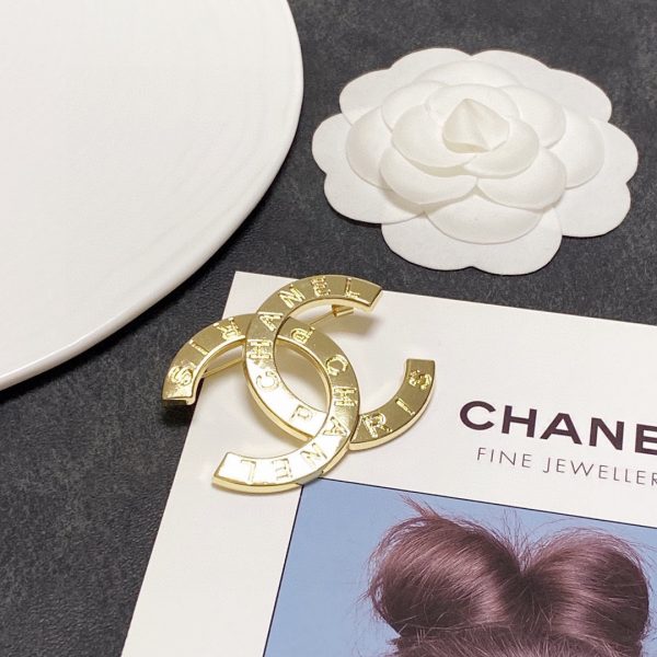 Cc brooch 0069