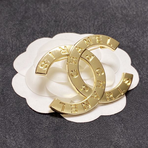 Cc brooch 0069
