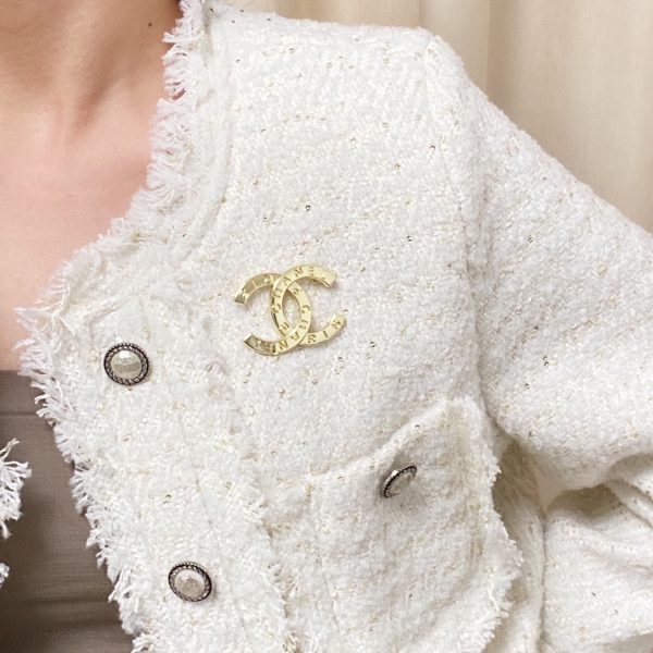 Cc brooch 0069