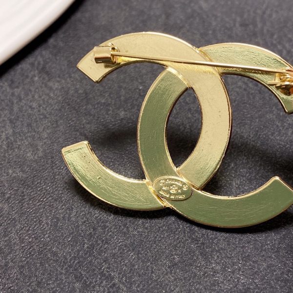 Cc brooch 0069