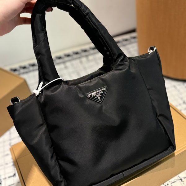 Pra new arrivla bucket tote bag size:30 * 26 cm