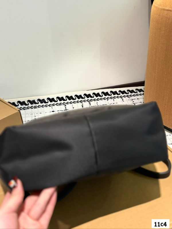 Pra new arrivla bucket tote bag size:30 * 26 cm