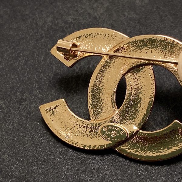 Cc brooch 0074