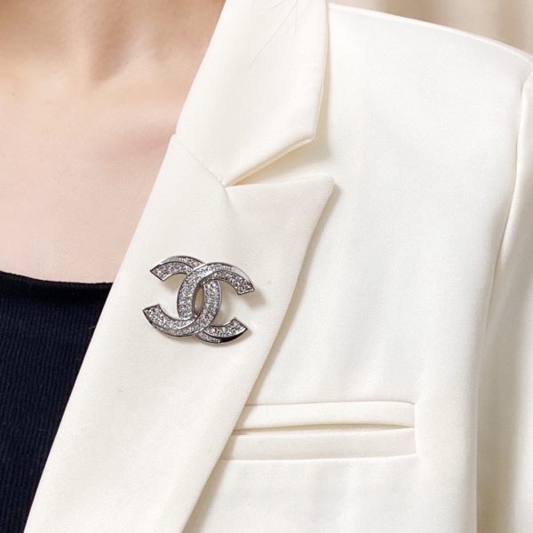 Cc brooch 0074