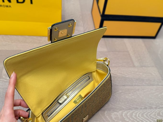 Fen new arrival Baguette Chain bag size；26*15 cm - Image 5