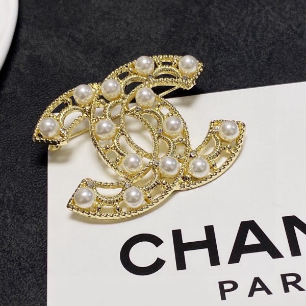 Cc brooch 0067