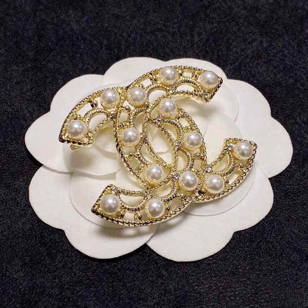 Cc brooch 0067