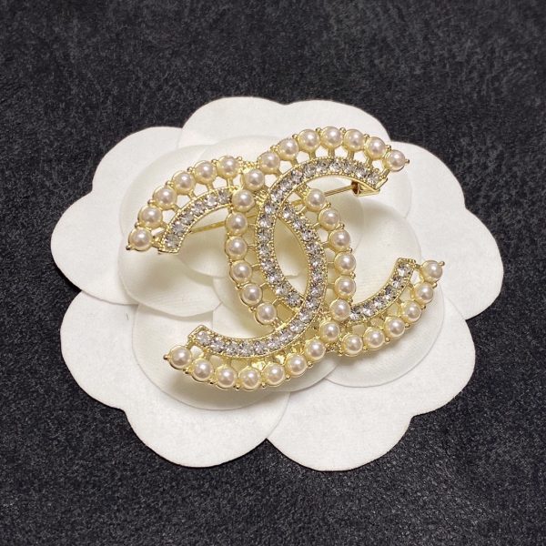 Cc brooch 0066