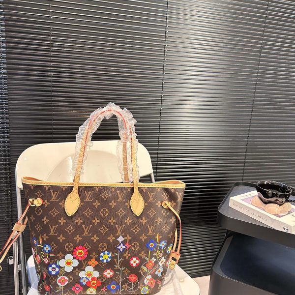 Louis new arrival tote bag size: 32*29 cm