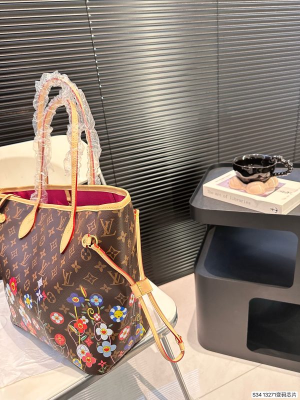 Louis new arrival tote bag size: 32*29 cm