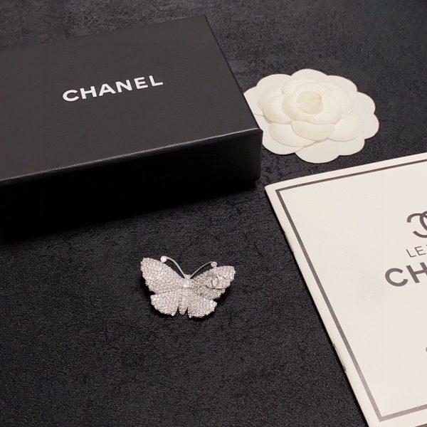Cc brooch 0090
