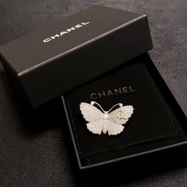 Cc brooch 0090